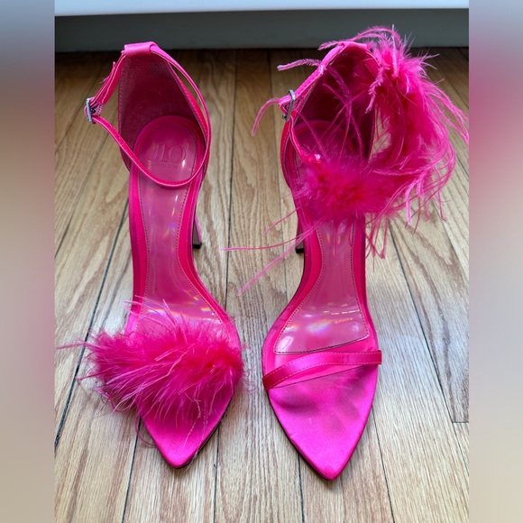 x REVOLVE Sunset Sandal in Lollipop
JLO Jennifer Lopez - Picture 4 of 11